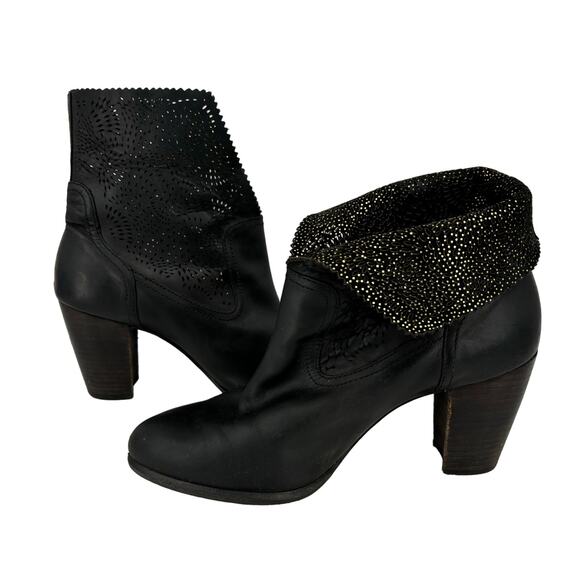 UGG Thames Ankle Boots Size 11 Black Perforated Leather Boots Block Heel - Picture 1 of 13